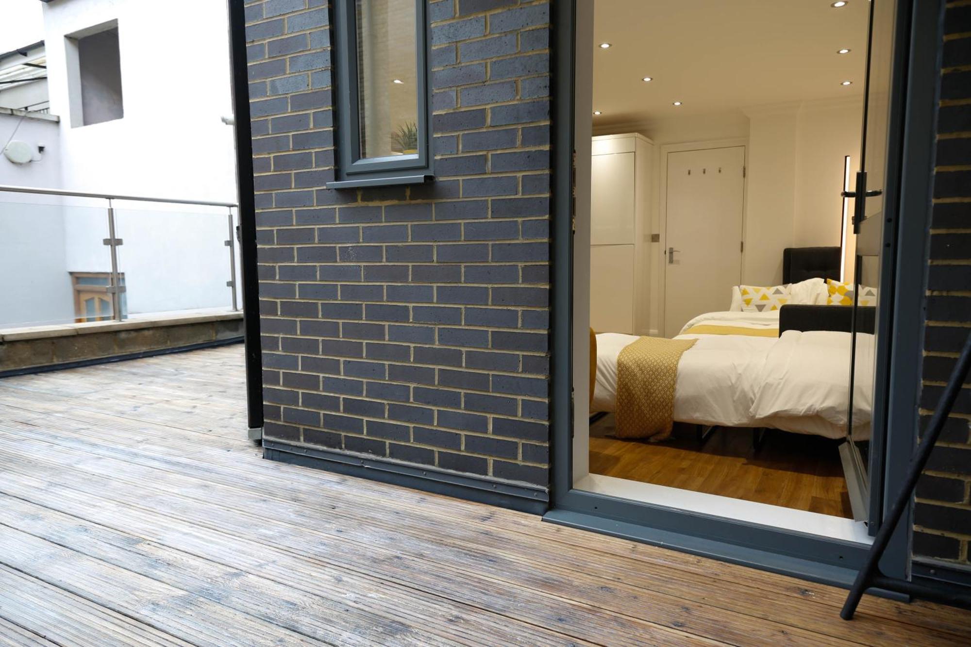 New Luxury Apartments In Central Location Next To Shops, Cafes, Bars & Metro London Exterior photo