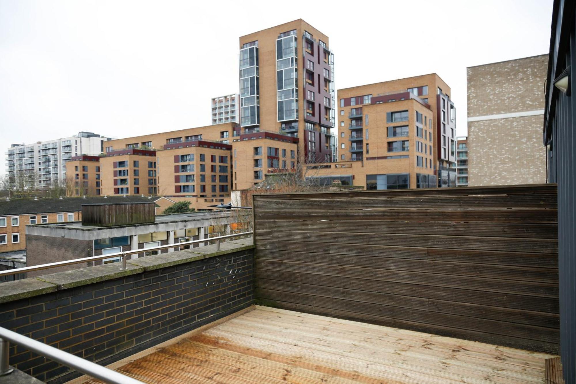 New Luxury Apartments In Central Location Next To Shops, Cafes, Bars & Metro London Exterior photo