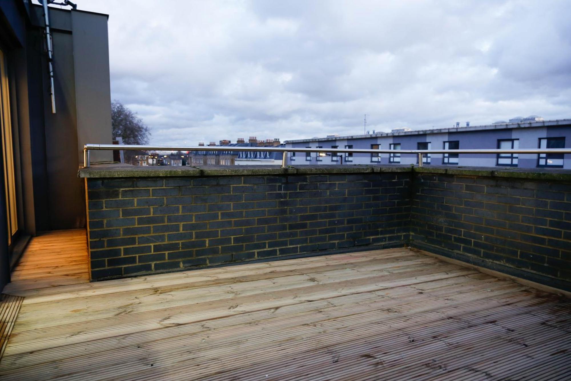 New Luxury Apartments In Central Location Next To Shops, Cafes, Bars & Metro London Exterior photo