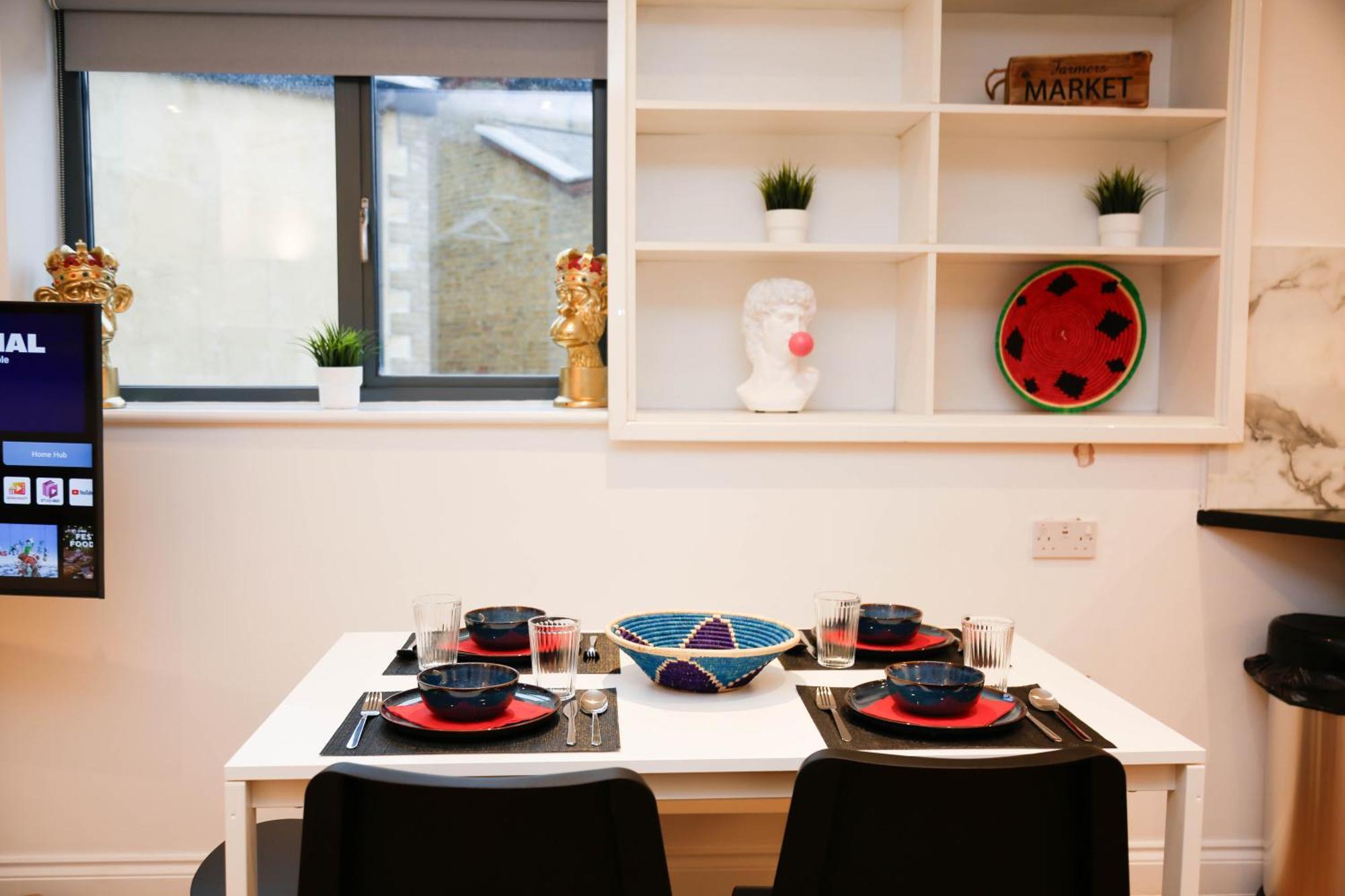 New Luxury Apartments In Central Location Next To Shops, Cafes, Bars & Metro London Exterior photo